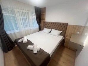 2 bedrooms, iron/ironing board, WiFi, bed sheets