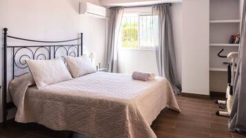 6 slaapkamers, een strijkplank/strijkijzer, gratis wifi, beddengoed