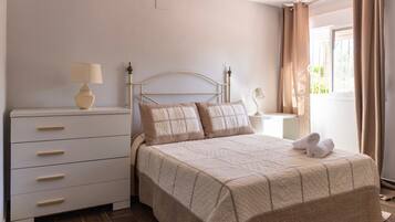 6 slaapkamers, een strijkplank/strijkijzer, gratis wifi, beddengoed
