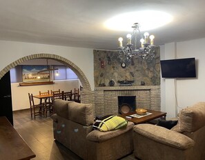 電視、壁爐、乒乓球設施