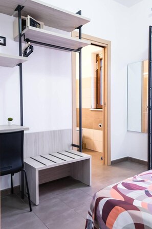 1 bedroom, free WiFi, bed sheets - Room 'Stanza Del Vino' with Shared Terrace, Wi-Fi and Air Conditioning (Mazzarino)
