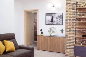 Interior - Room 'Stanza Del Vino' with Shared Terrace, Wi-Fi and Air Conditioning (Mazzarino)