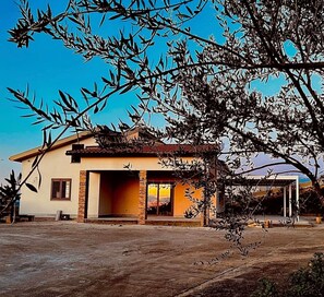 Exterior - Room 'Stanza Del Grano' with Shared Terrace, Wi-Fi and Air Conditioning (Mazzarino)