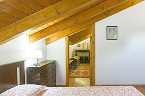 4 bedrooms, iron/ironing board, free WiFi, bed sheets - Country House 'Alquimia, Alchemy, Alchimie' with Private Pool, Terrace & Wi-Fi (São Luís)