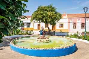 Property grounds - Country House 'Alquimia, Alchemy, Alchimie' with Private Pool, Terrace & Wi-Fi (São Luís)