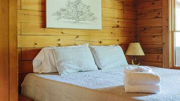 3 soverom, skrivebord, wi-fi (inkludert) og sengetøy