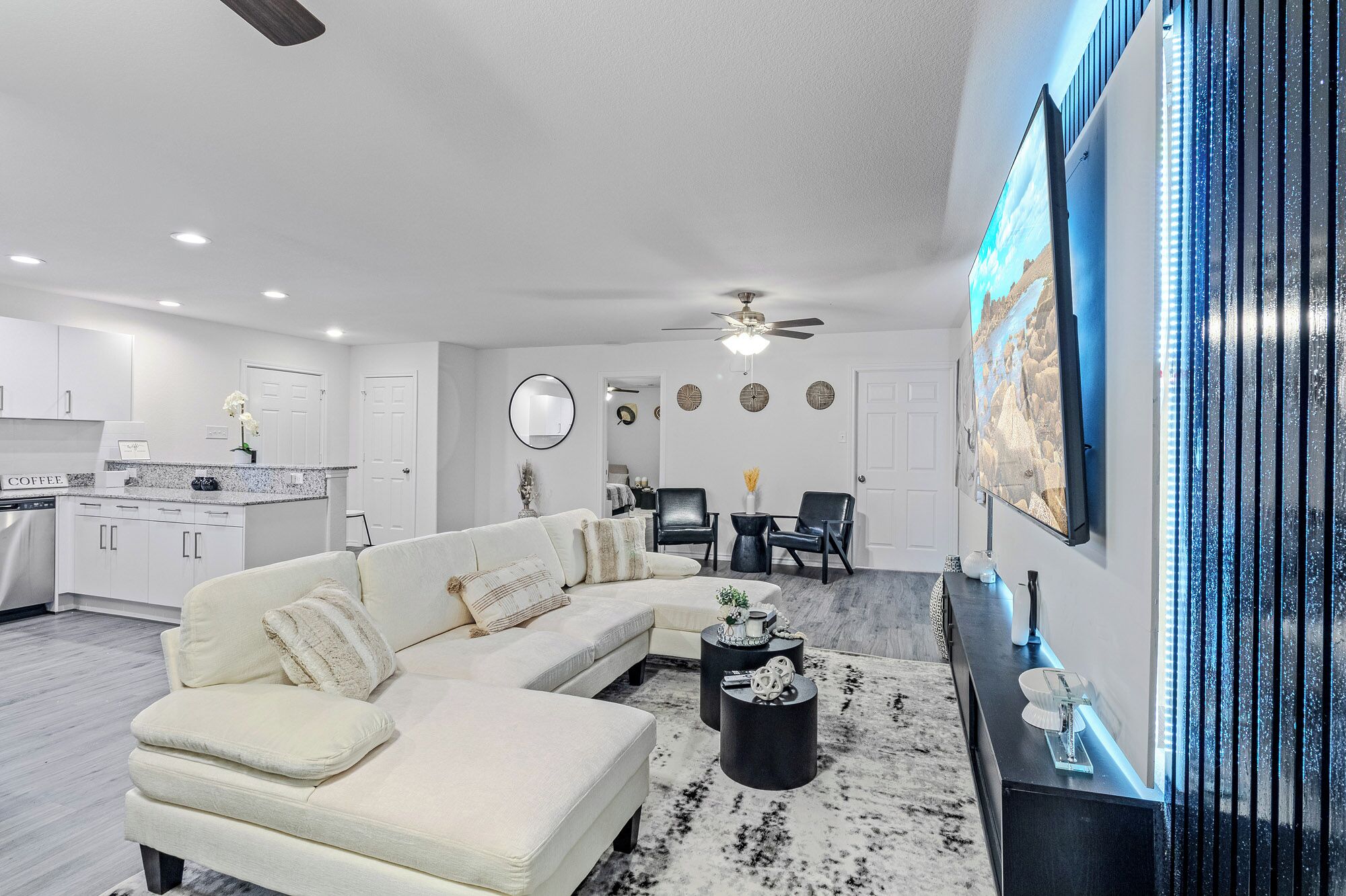 4 bd/2 ba Near AT&T stadium, TX Live! Six Flags, Globe Life