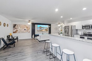 Interior - 4 bd/2 ba Near AT&T stadium, TX Live! Six Flags, Globe Life (Grand Prairie)