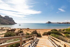 Beach nearby - Apartment 'Aguilas Con Ac Y Piscina' with Shared Pool, Wi-Fi and Air Conditioning (Águilas)