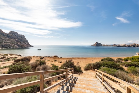 Beach nearby. Apartment 'Aguilas Con Ac Y Piscina' with Shared Pool, Wi-Fi and Air Conditioning