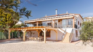 A two-story building with a covered patio, outdoor seating, and a staircase leading to the upper level. - Apartment 'Aguilas Con Ac Y Piscina' with Shared Pool, Wi-Fi and Air Conditioning (Águilas)