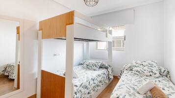 2 slaapkamers, een strijkplank/strijkijzer, gratis wifi, beddengoed