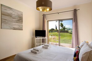 2 室のベッドルーム、アイロン / アイロン台、WiFi (無料)、ベッドシーツ