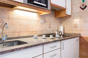 Fridge, microwave, stovetop, coffee/tea maker