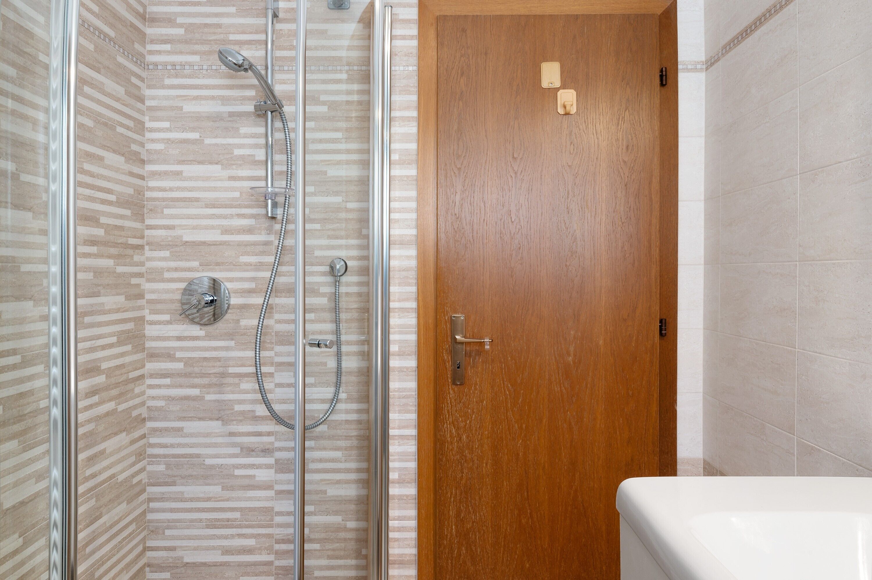 Dusche, Haartrockner, Handtücher