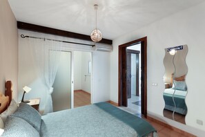 1 habitación, tabla de planchar con plancha, wifi gratis y ropa de cama 