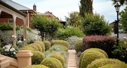 The Monarch Tumut - Heritage comfort