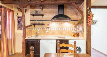 Rural House 'El Tinao De La Petra' with Private Pool, Wi-Fi and Air Conditioning