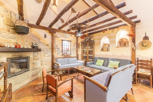 Rural House 'El Tinao De La Petra' with Private Pool, Wi-Fi and Air Conditioning