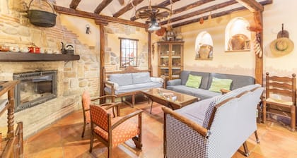 Rural House 'El Tinao De La Petra' with Private Pool, Wi-Fi and Air Conditioning