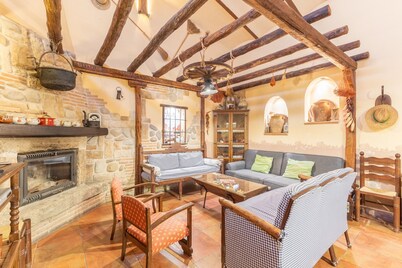 Rural House 'El Tinao De La Petra' with Private Pool, Wi-Fi and Air Conditioning