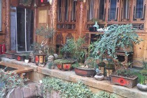 Unclassified image, 5 of 30, button - Henglu Inn (Jianchuan)