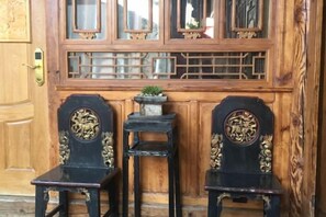 Unclassified image, 5 of 30, button - Henglu Inn (Jianchuan)