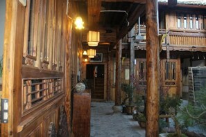 Unclassified image, 4 of 30, button - Henglu Inn (Jianchuan)