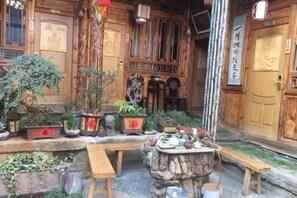 Unclassified image, 2 of 30, button - Henglu Inn (Jianchuan)