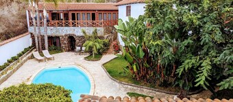 Vakantievilla 'Gardel - La Cueva' met zeezicht, gedeeld zwembad en wifi