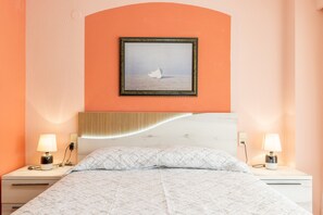 1 chambre, fer et planche à repasser, Wi-Fi gratuit, draps fournis