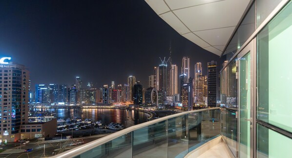 Luxury Apartment, 2 Bedrooms, Canal View | Balcony - The Bay with Stunning Views by Bespoke (Dubai)