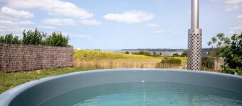 Tiny House 'Bada' with Sea View, Nordic Bath, Private Terrace and Wi-Fi