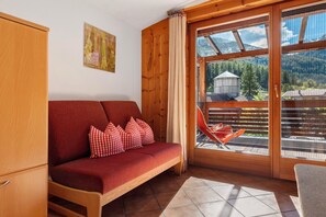 Fernseher, Tischtennisplatte