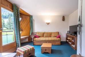 TV, stereo - Apartment 'Sur Les Pistes - 8 Pers' with Mountain View, Balconies & Wi-Fi (Val d'Isère)