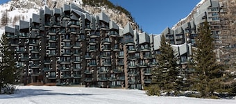 Apartment 'Sur Les Pistes - 8 Pers' with Mountain View, Balconies & Wi-Fi