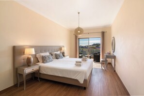 1 slaapkamer, een strijkplank/strijkijzer, gratis wifi, beddengoed