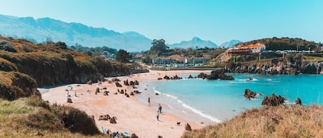 Una spiaggia nelle vicinanze