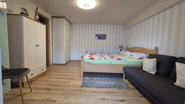 1 chambre, lit parapluie, Wi-Fi gratuit, draps fournis