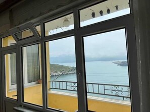 คอมฟอร์ทอพาร์ทเมนท์, ระเบียง, วิวทะเล | 2 ห้องนอน