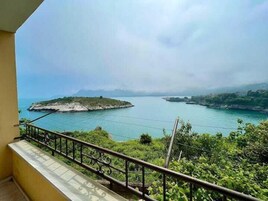 Comfort-Apartment, Balkon, Meerblick | Terrasse/Patio