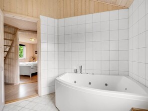 3 bedrooms, WiFi