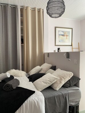 2 chambres, fer et planche à repasser, Wi-Fi gratuit, draps fournis