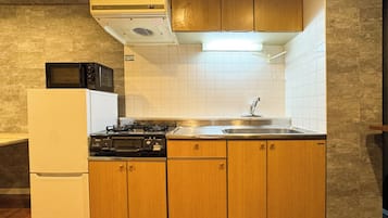 Apartment, Non Smoking (404) | Private kitchen