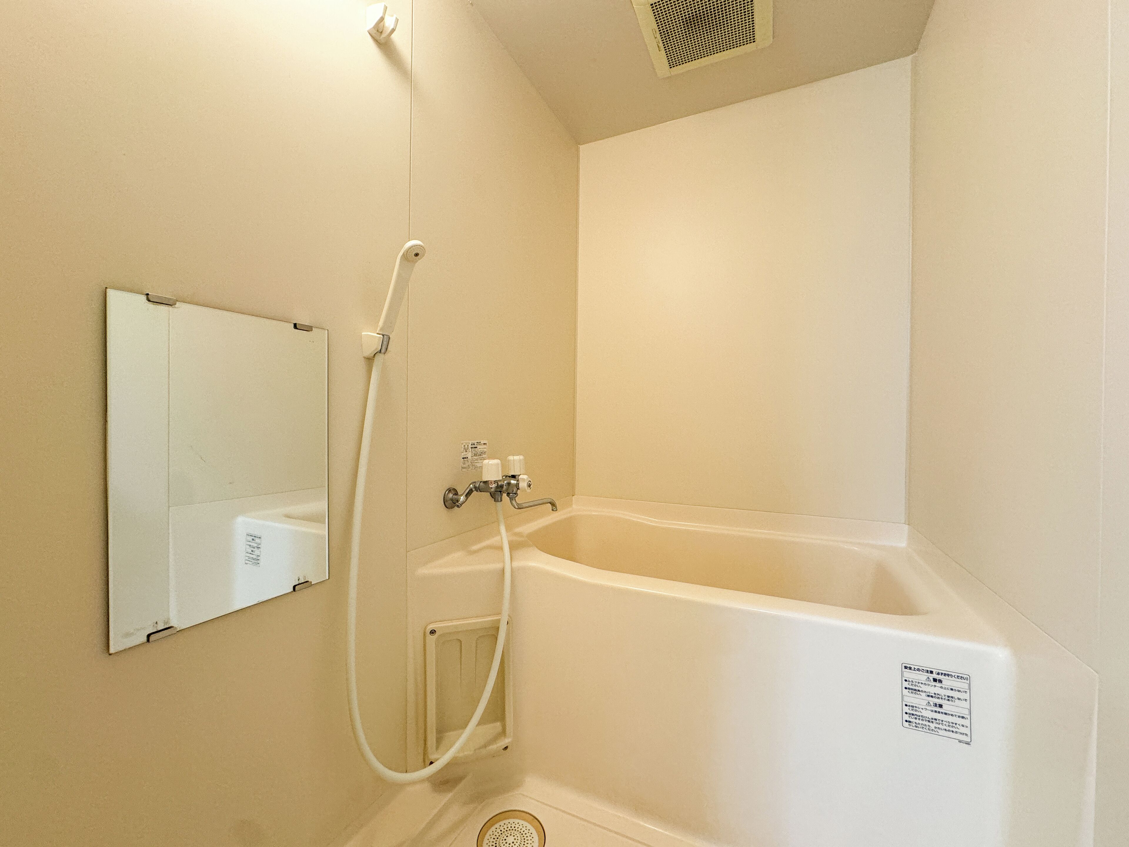 Apartment, Non Smoking (404) | Bathroom | Combined shower/bathtub, hair dryer, slippers, towels