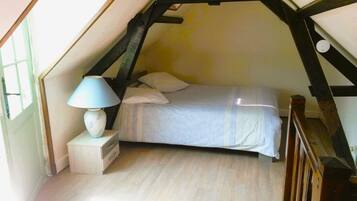 1 quarto, Wi-Fi de cortesia, roupa de cama