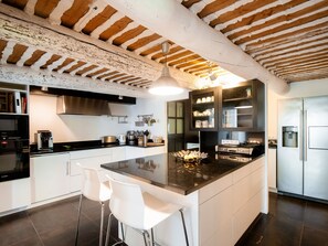 Kühlschrank, Mikrowelle, Ofen, Geschirrspüler