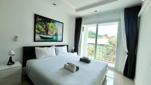 2 habitaciones, escritorio, tabla de planchar con plancha y wifi