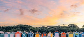 Brighton Blissful | Family Poolside Vila Pool Spa Sauna