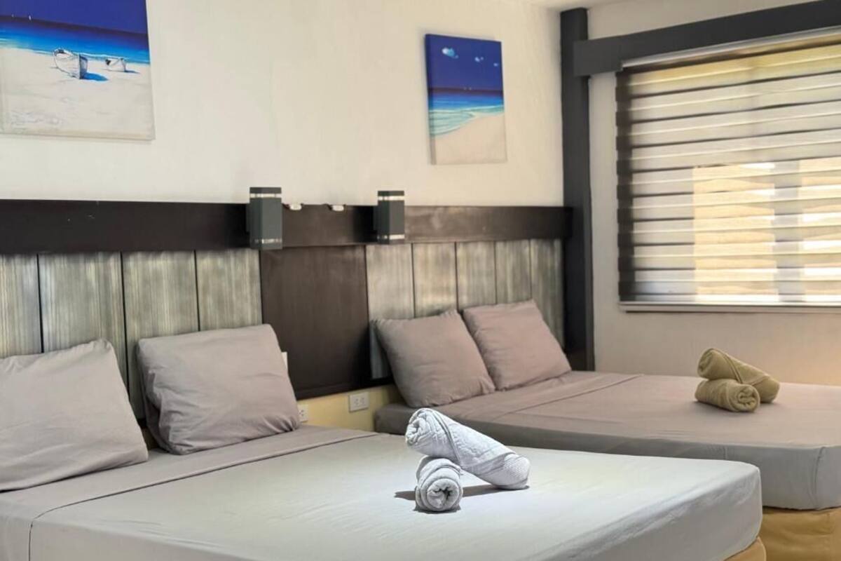 Family Quadruple Room | Schreibtisch, kostenloses WLAN